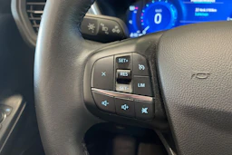 Valkoinen Ford Kuga 2021 kuva 15.