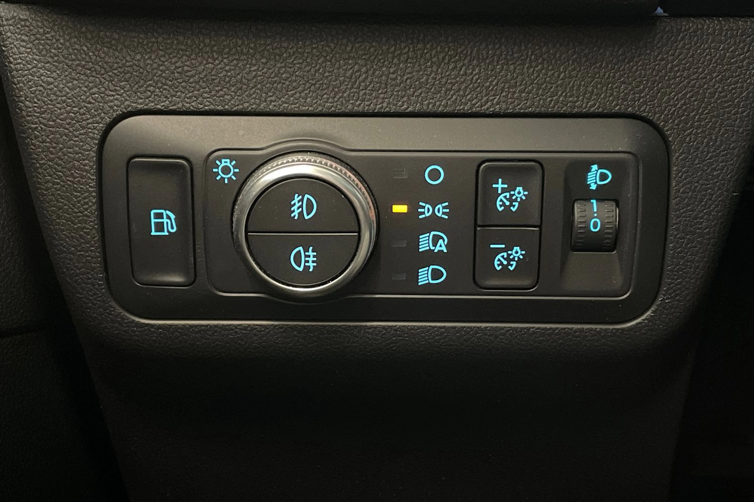 Valkoinen Ford Kuga 2021 kuva 16.