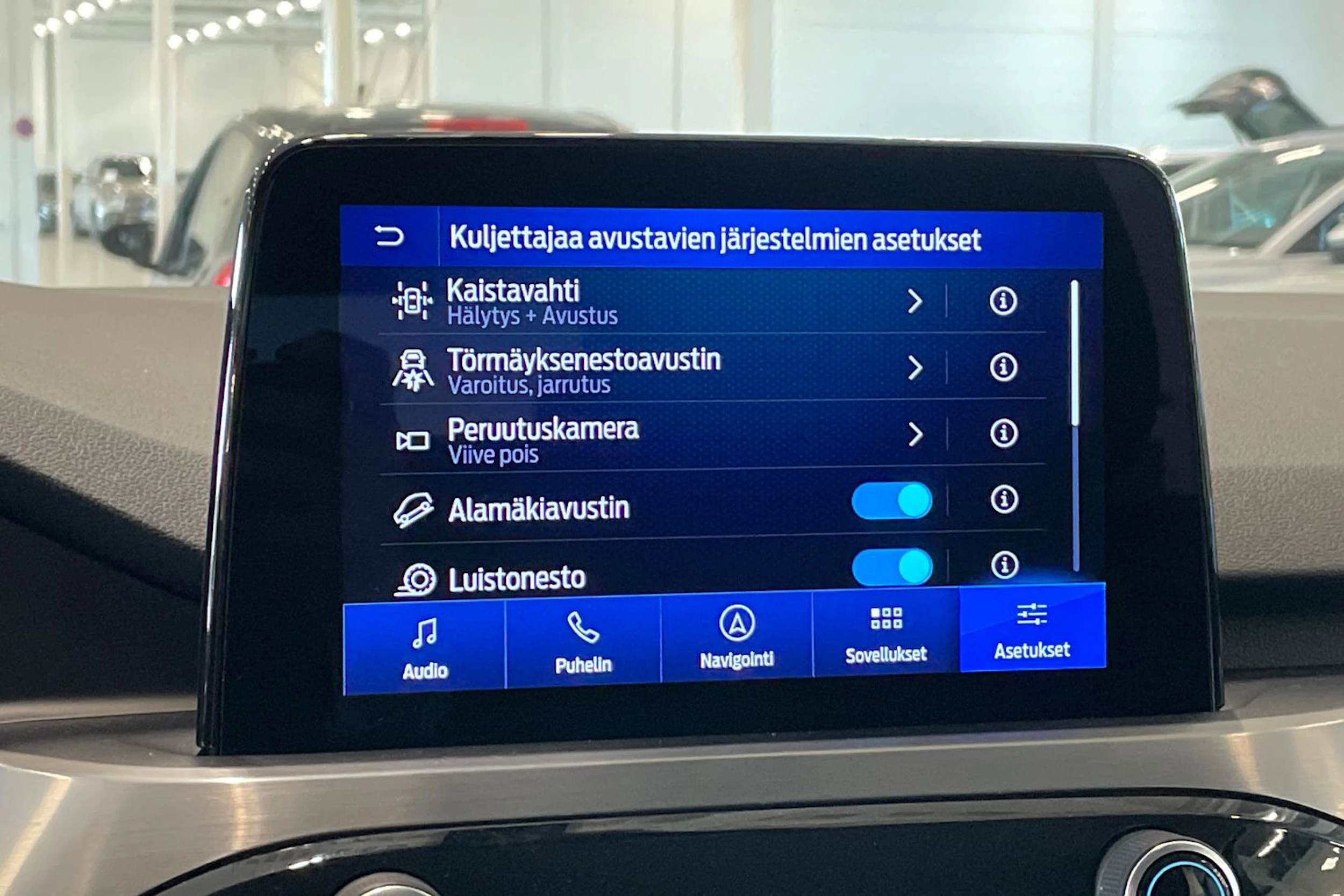 Valkoinen Ford Kuga 2021 kuva 21.