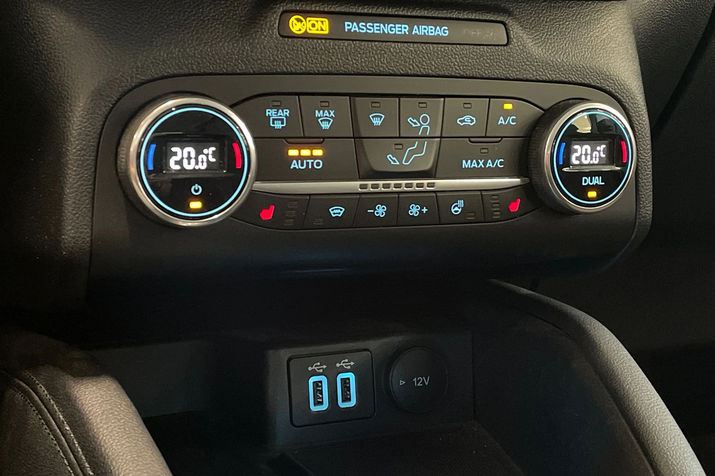 Valkoinen Ford Kuga 2021 kuva 24.
