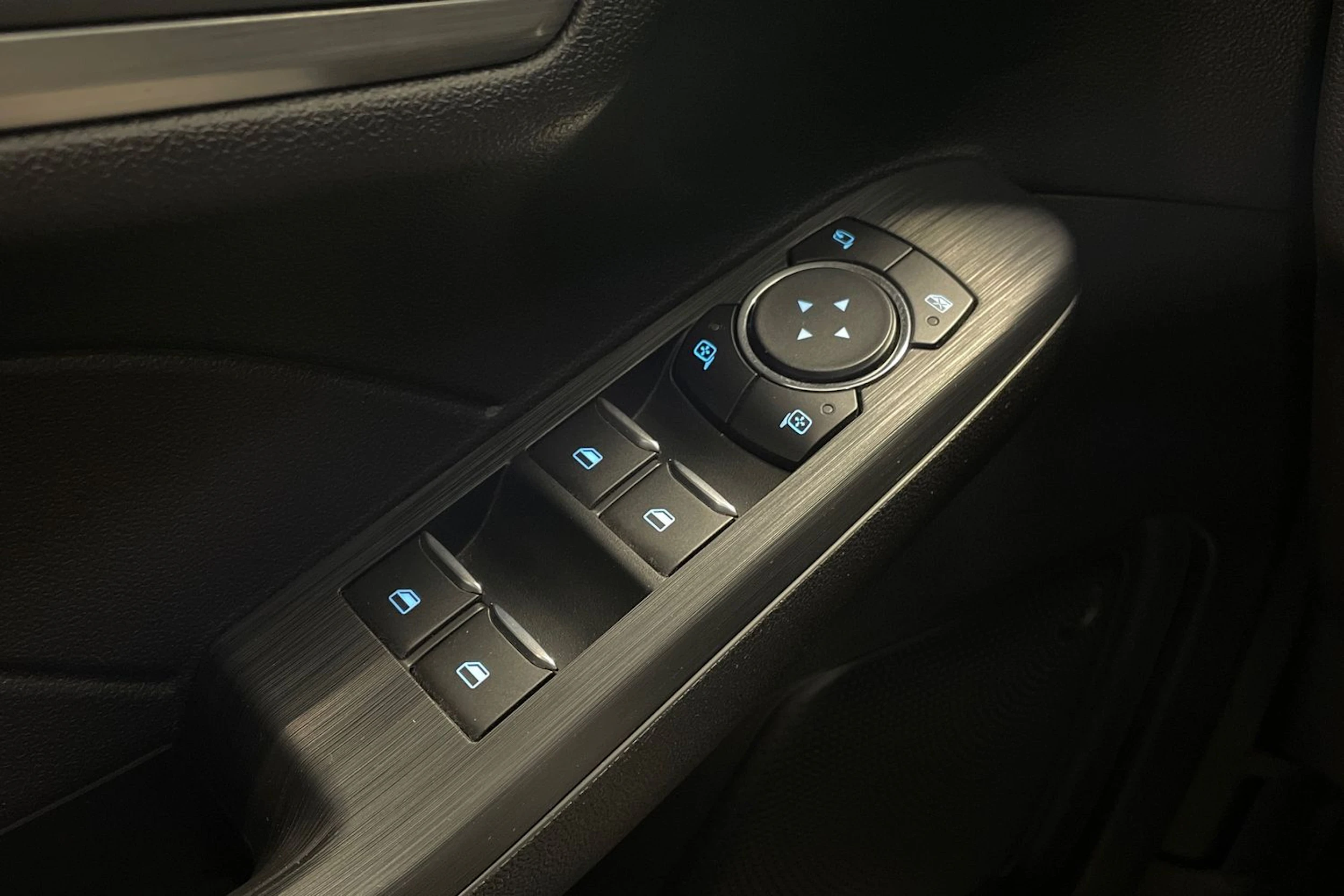 Valkoinen Ford Kuga 2021 kuva 26.