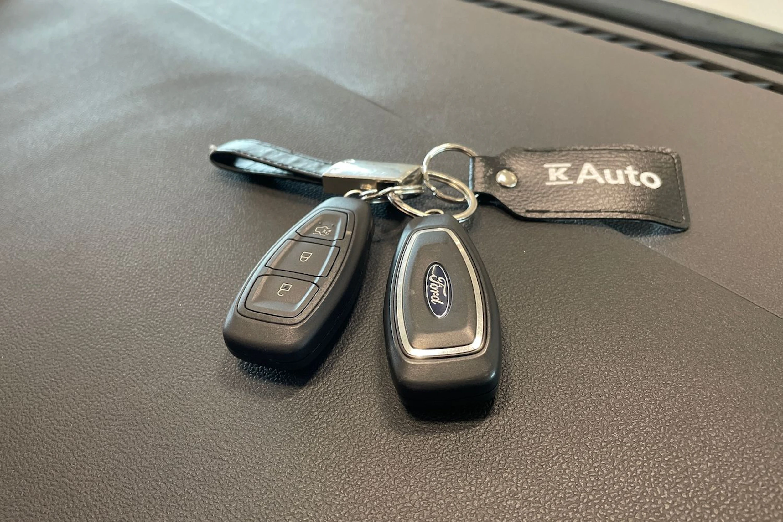 Valkoinen Ford Kuga 2021 kuva 28.