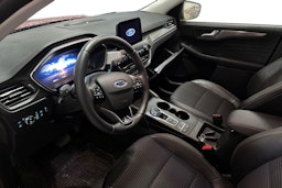 punainen Ford Kuga 2021 kuva 3.