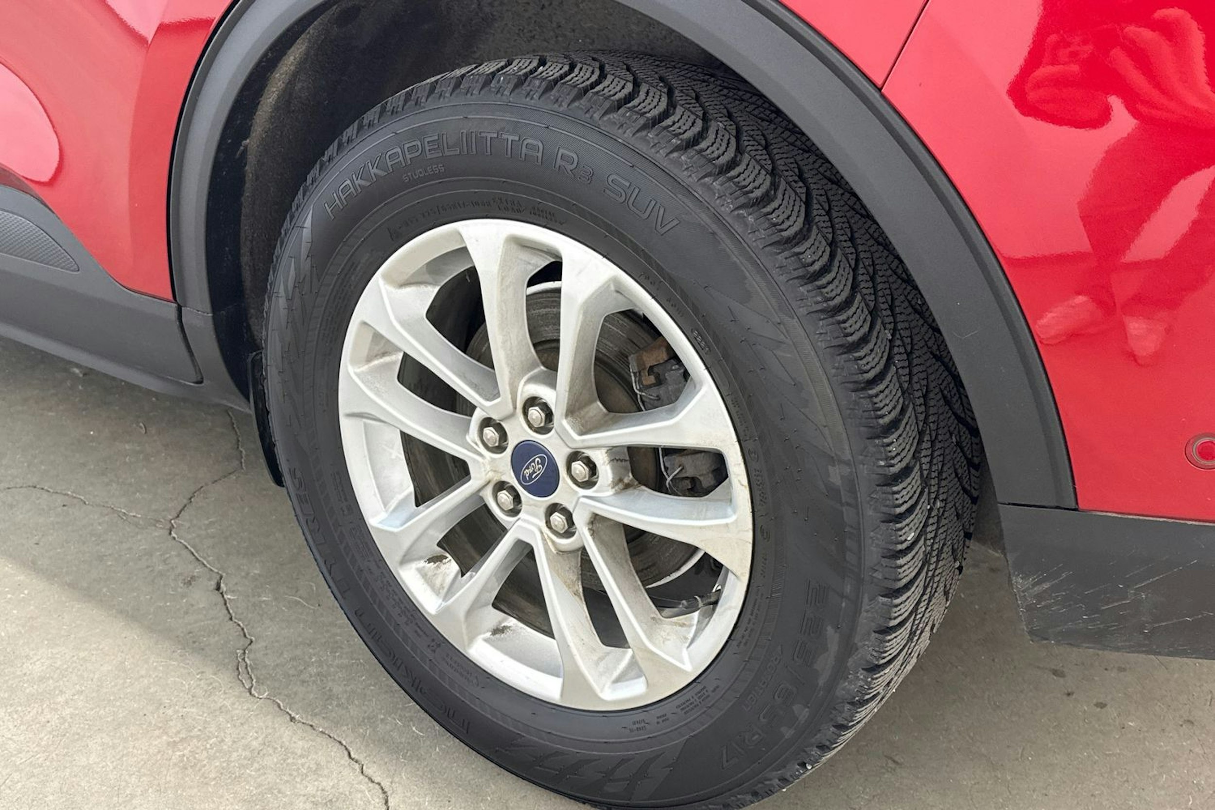 punainen Ford Kuga 2021 kuva 13.