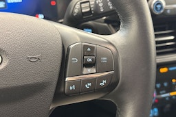 punainen Ford Kuga 2021 kuva 16.