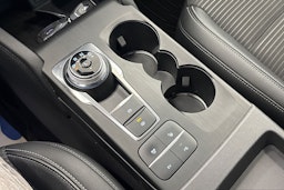 punainen Ford Kuga 2021 kuva 18.