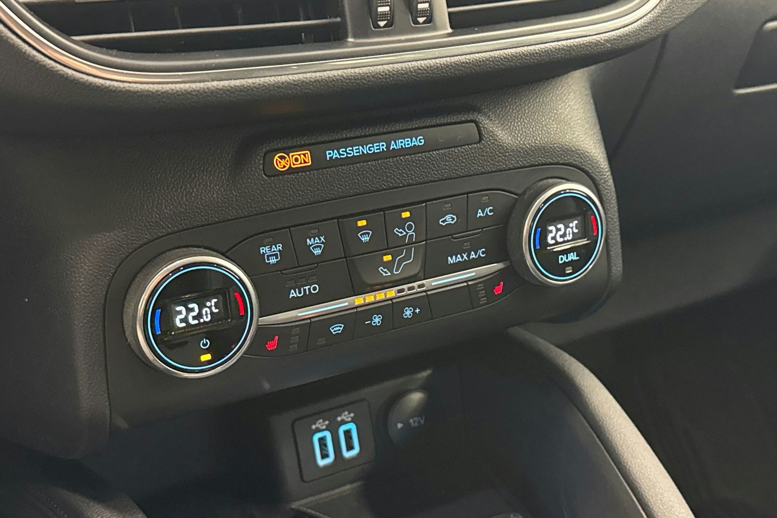 punainen Ford Kuga 2021 kuva 19.