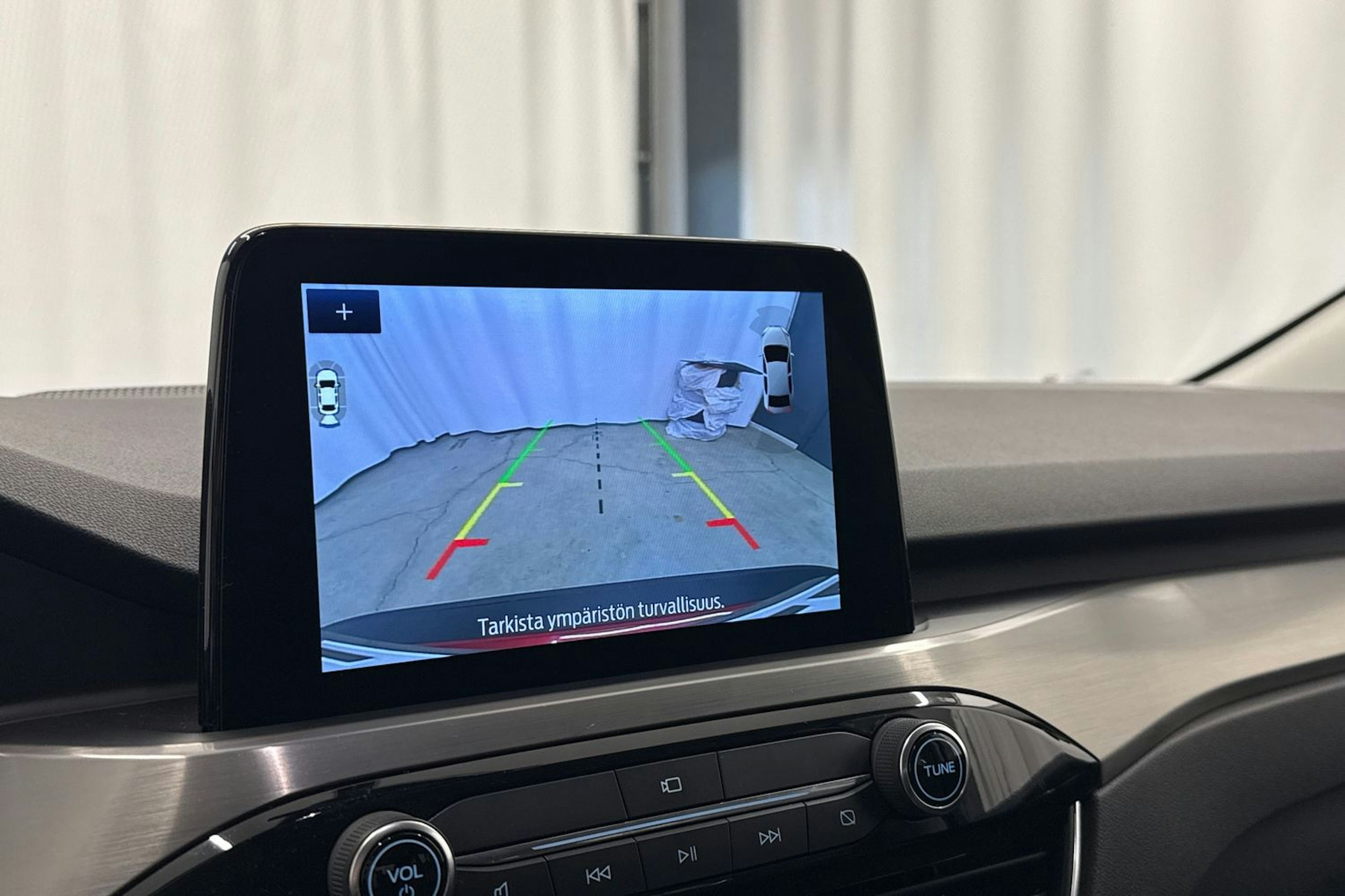 punainen Ford Kuga 2021 kuva 20.