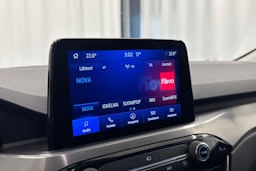 punainen Ford Kuga 2021 kuva 21.