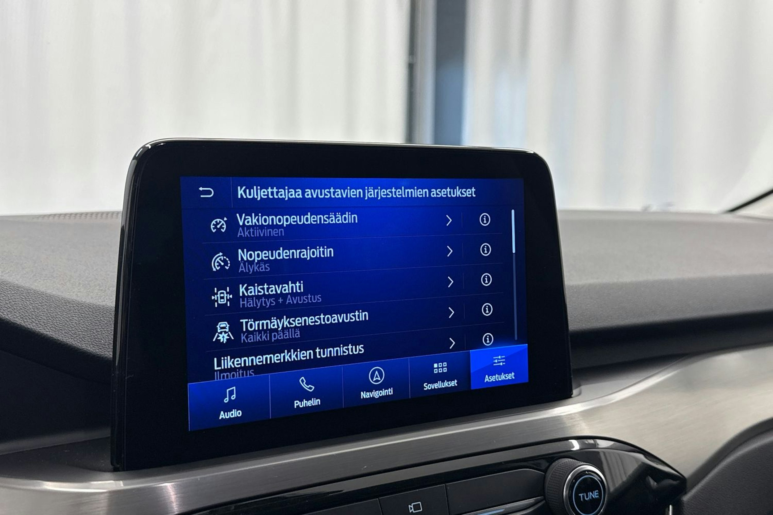 punainen Ford Kuga 2021 kuva 23.