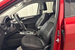 punainen Ford Kuga 2021 kuva 25.