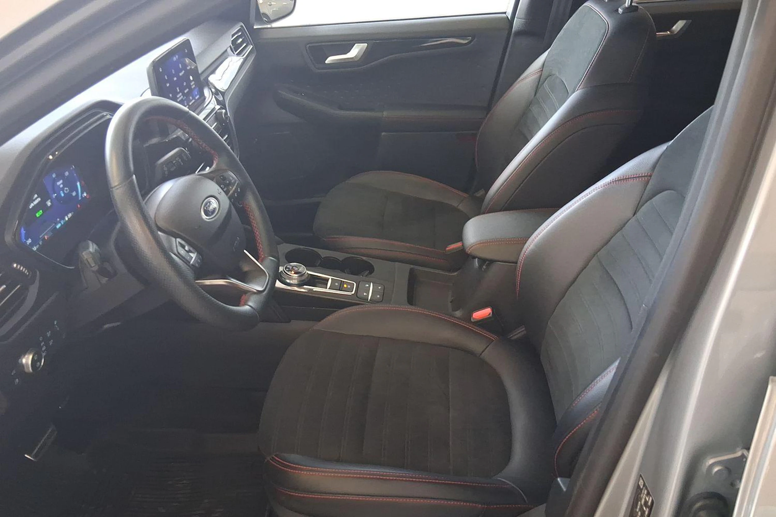 harmaa Ford Kuga 2021 kuva 9.