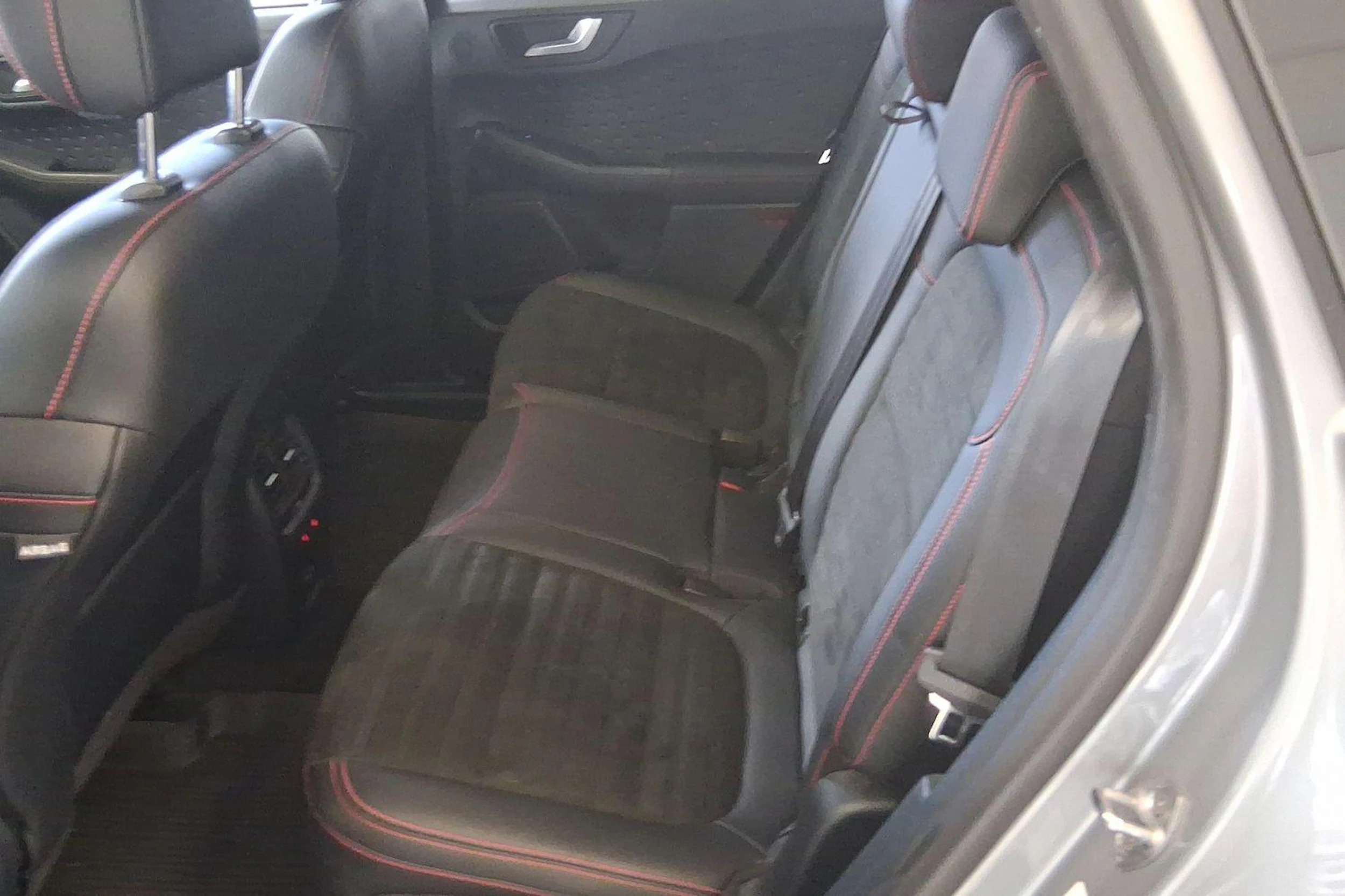 harmaa Ford Kuga 2021 kuva 11.