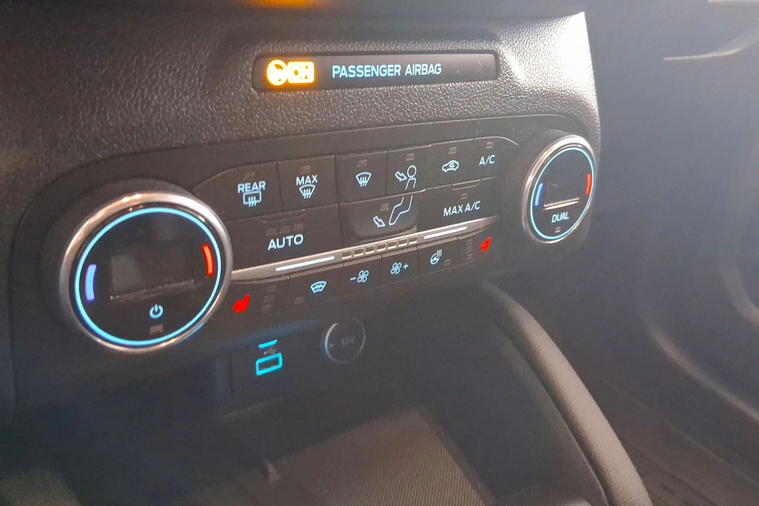 harmaa Ford Kuga 2021 kuva 18.