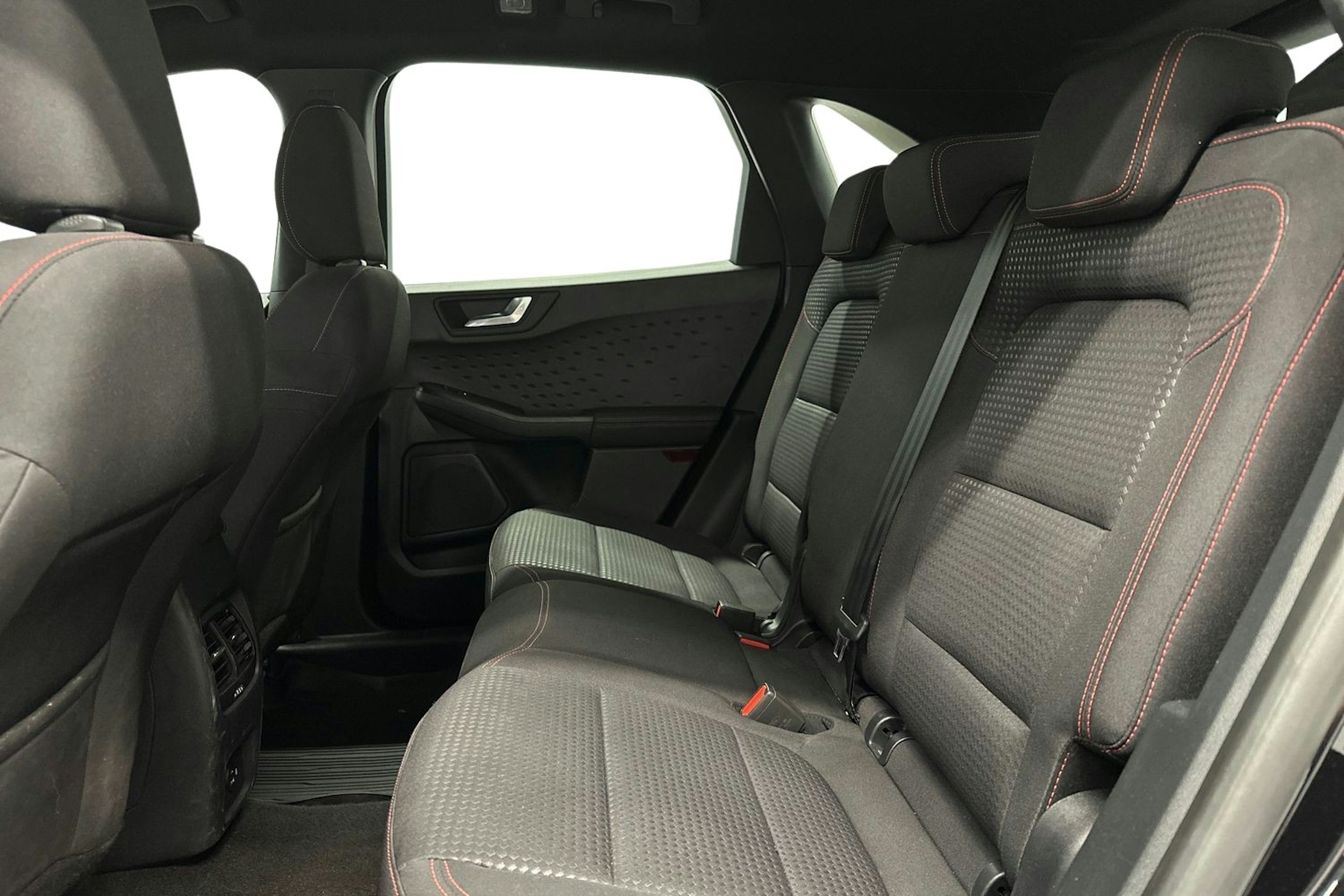 musta Ford Kuga 2021 kuva 10.