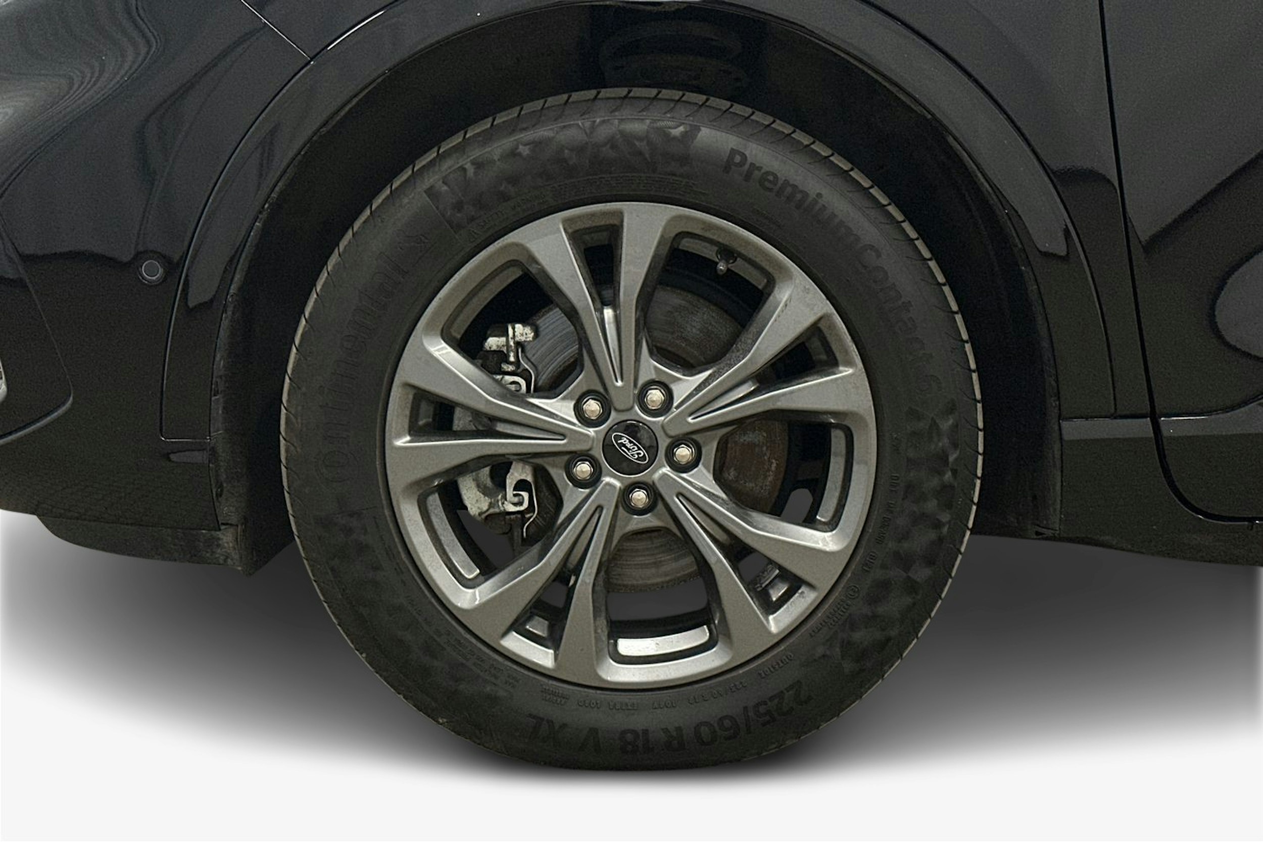 musta Ford Kuga 2021 kuva 11.
