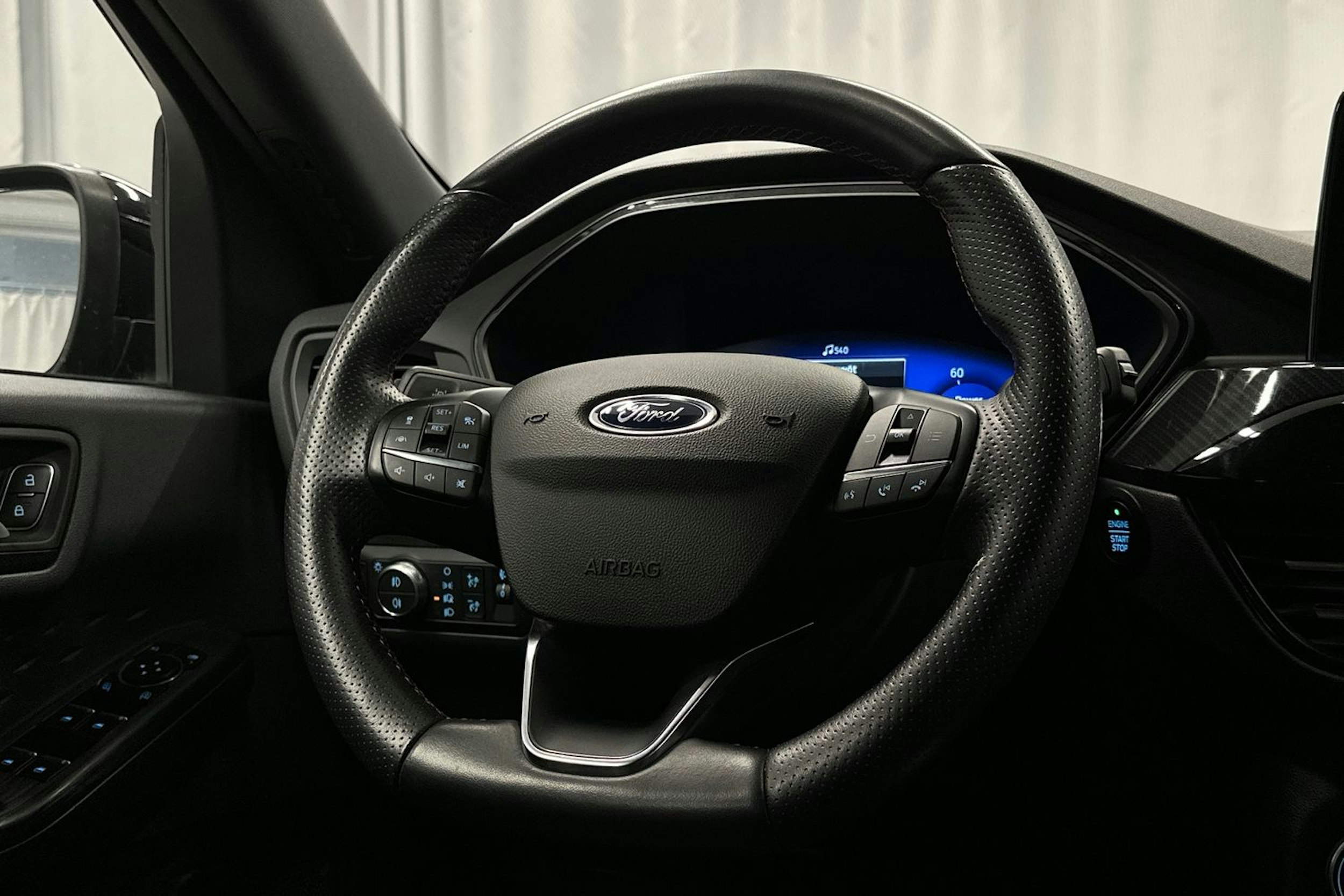 musta Ford Kuga 2021 kuva 16.