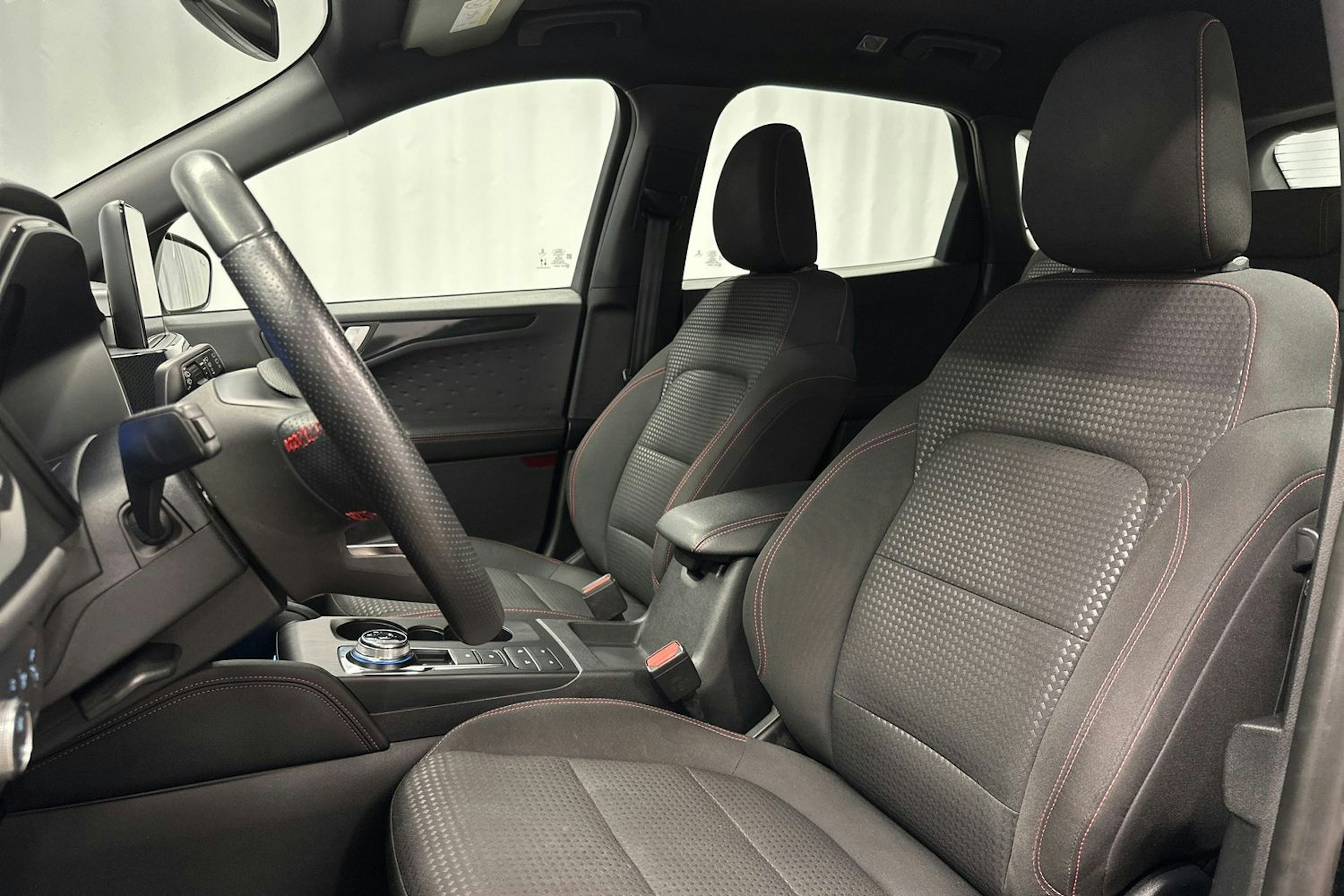 musta Ford Kuga 2021 kuva 17.