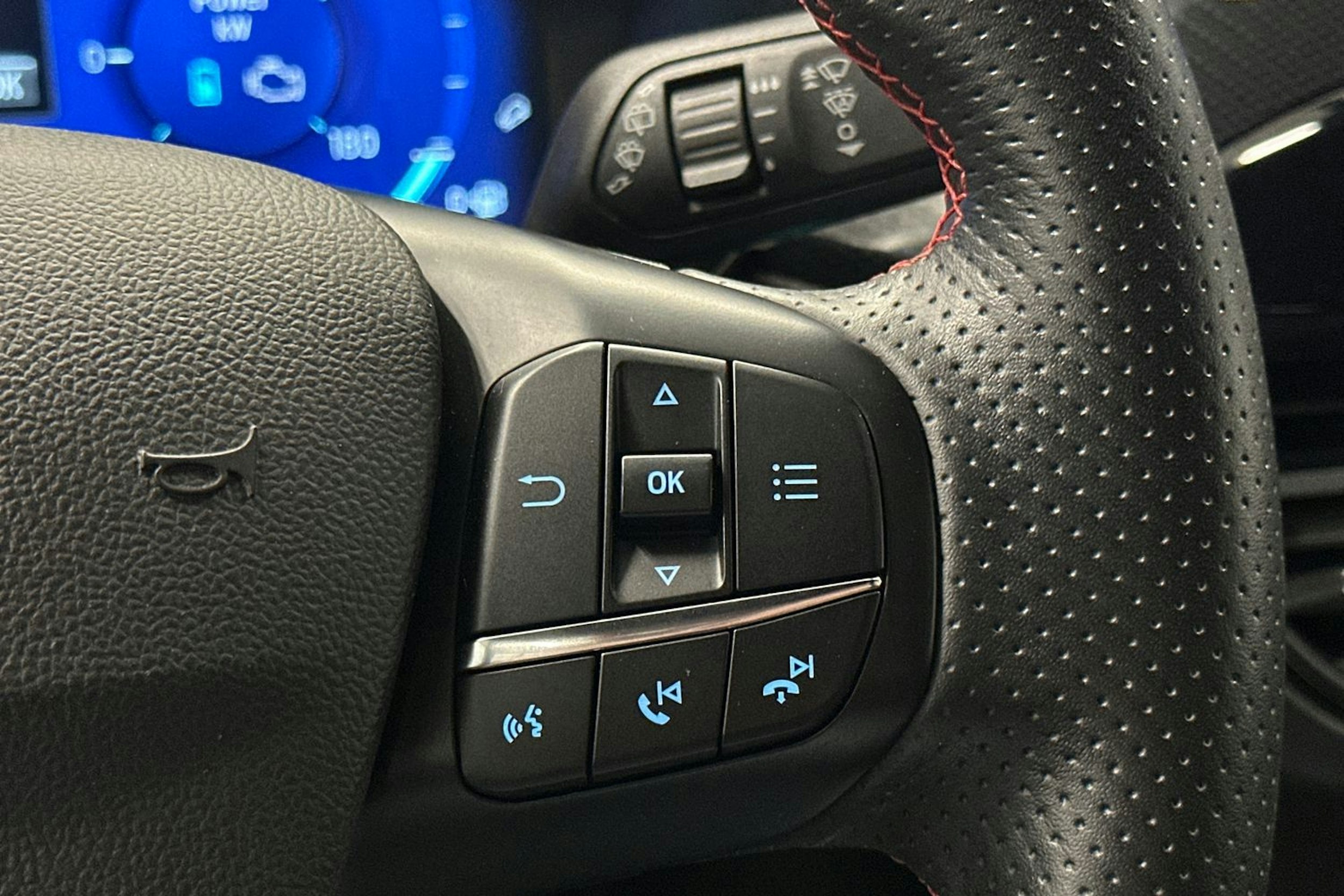 musta Ford Kuga 2021 kuva 19.