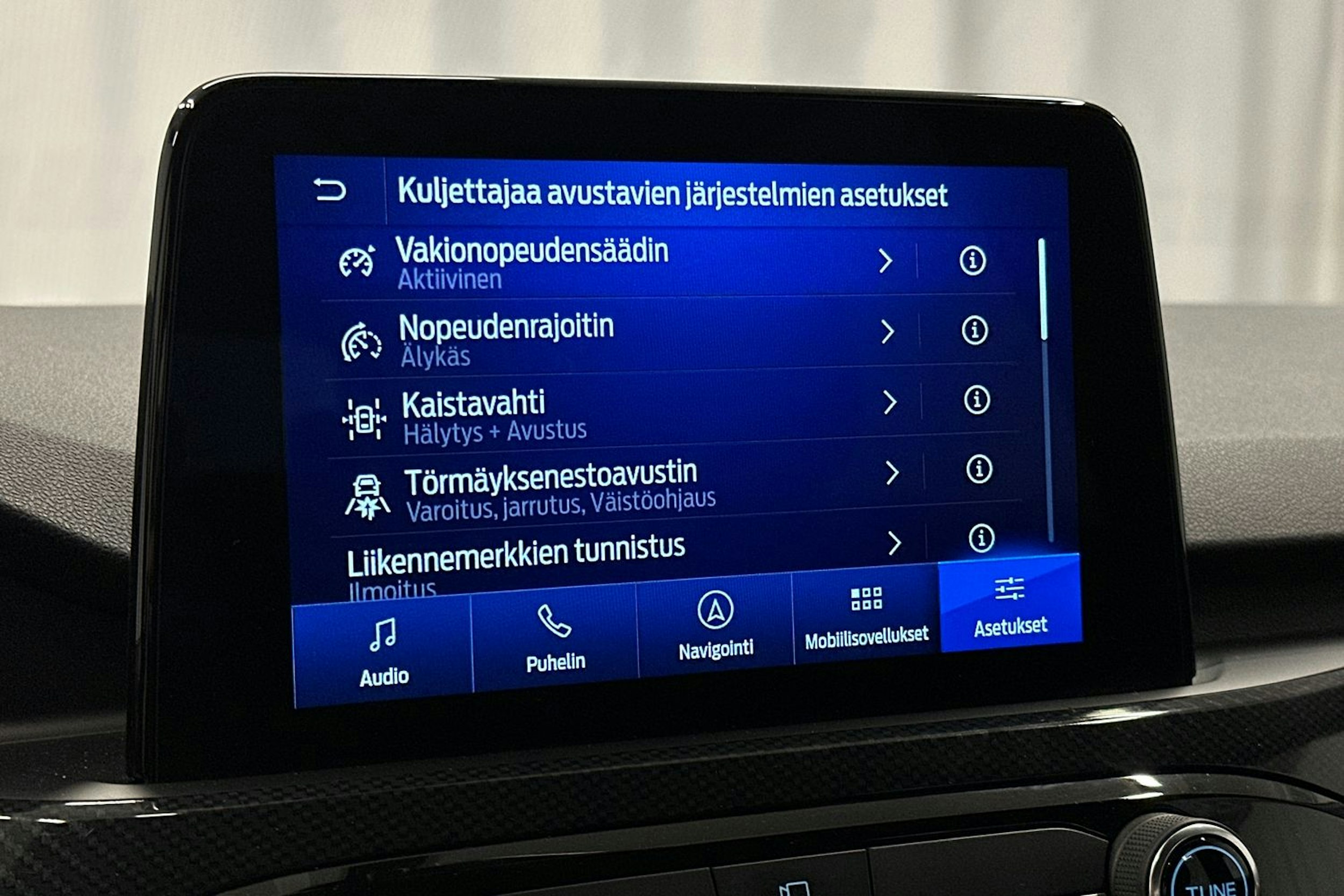 musta Ford Kuga 2021 kuva 23.
