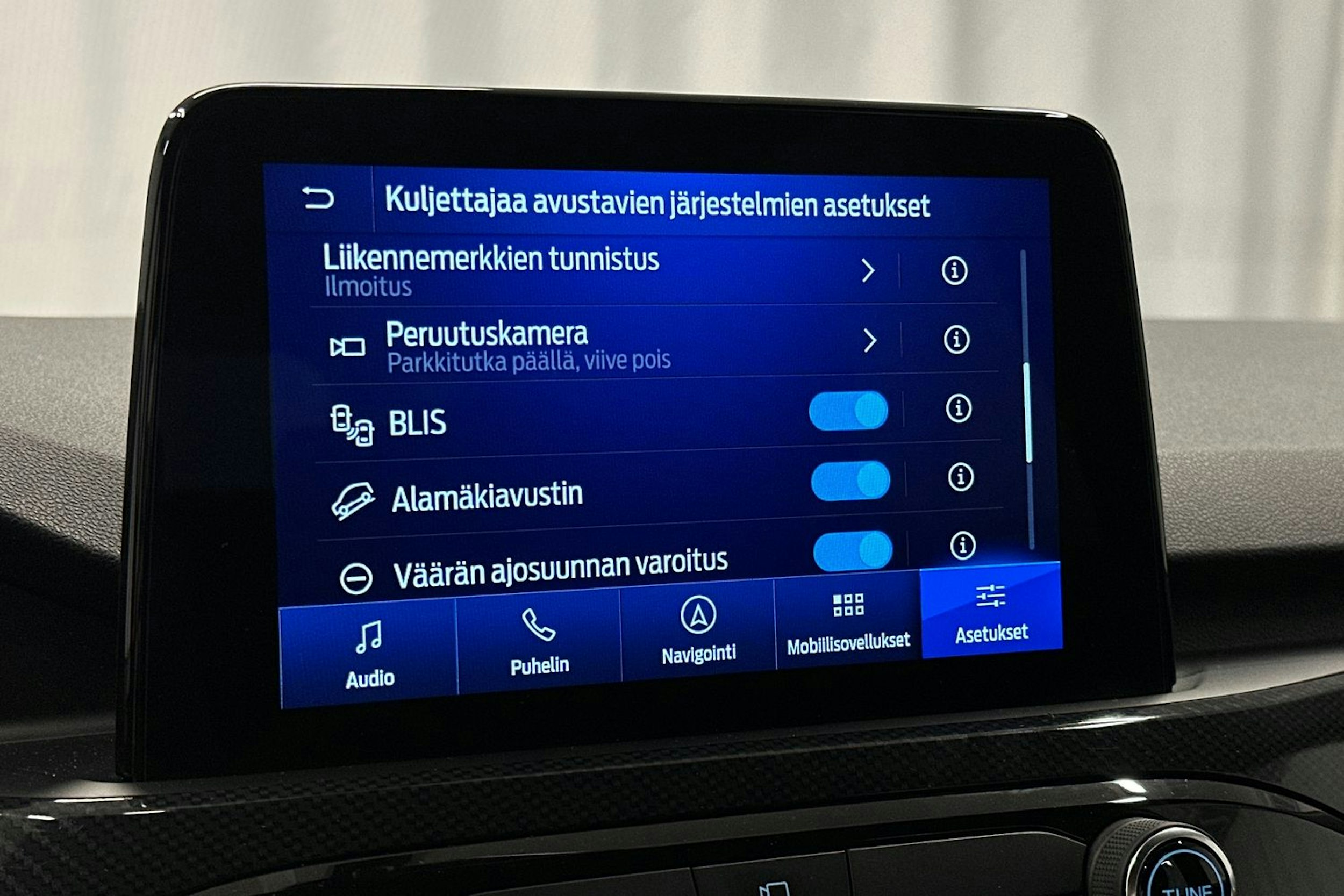 musta Ford Kuga 2021 kuva 24.