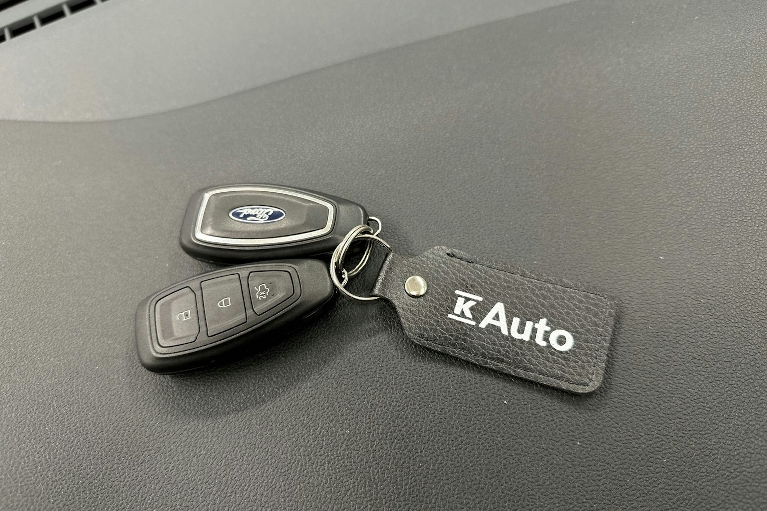 musta Ford Kuga 2021 kuva 29.