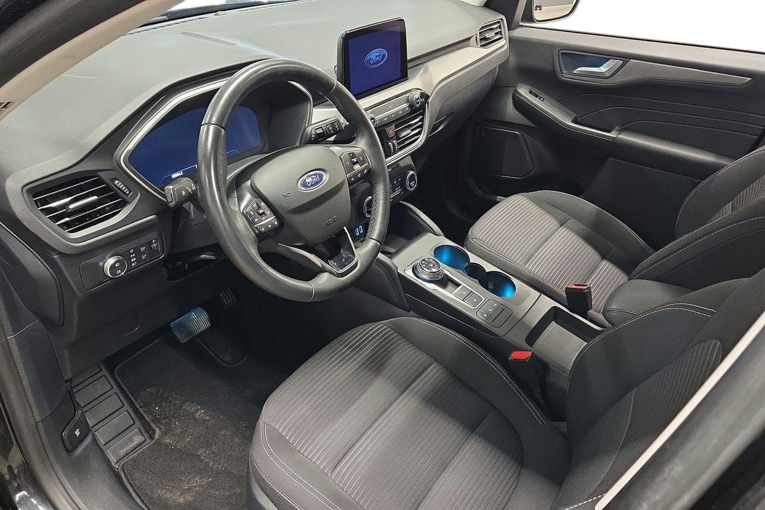 musta Ford Kuga 2021 kuva 7.