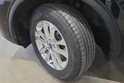 musta Ford Kuga 2021 kuva 13.