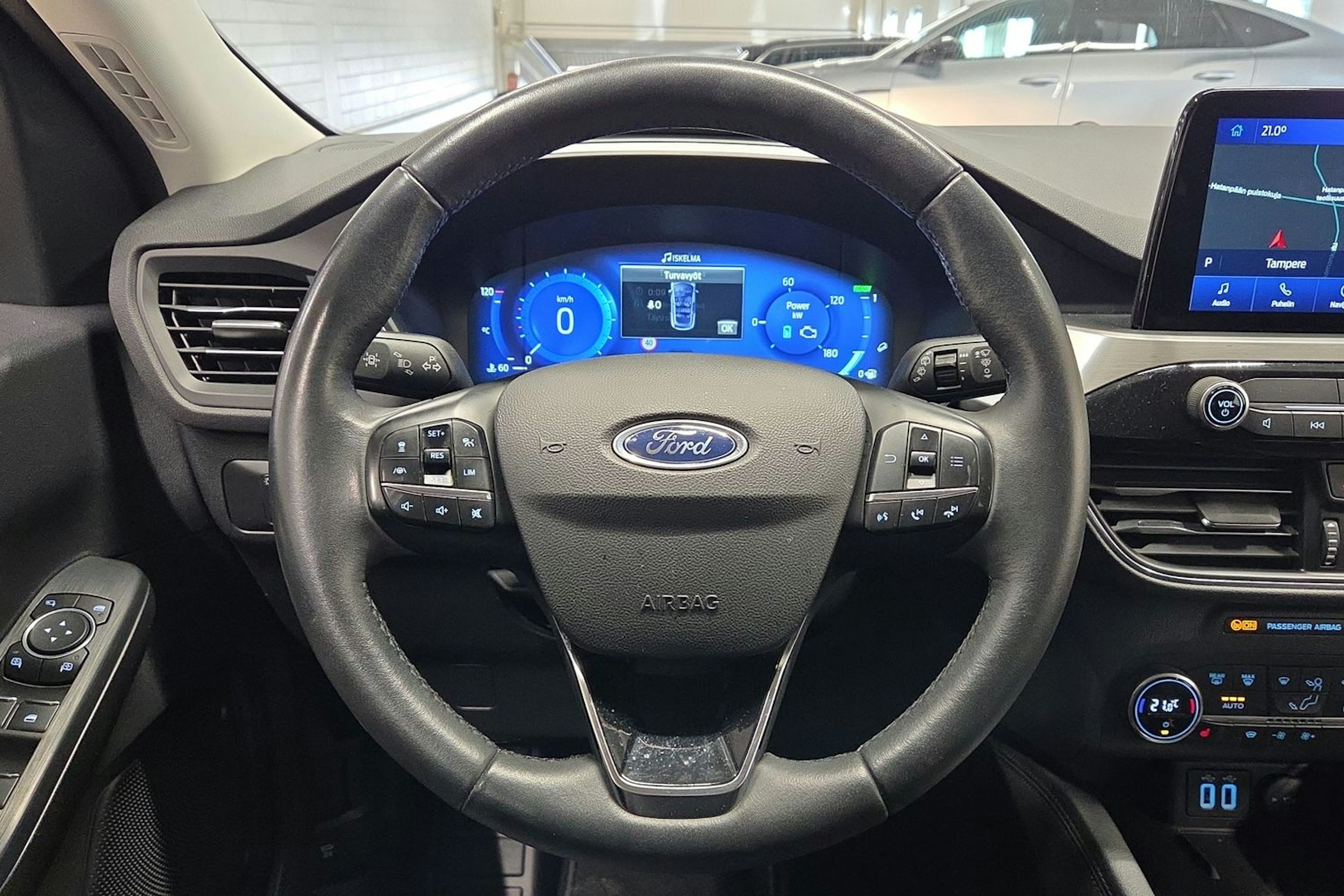 musta Ford Kuga 2021 kuva 14.