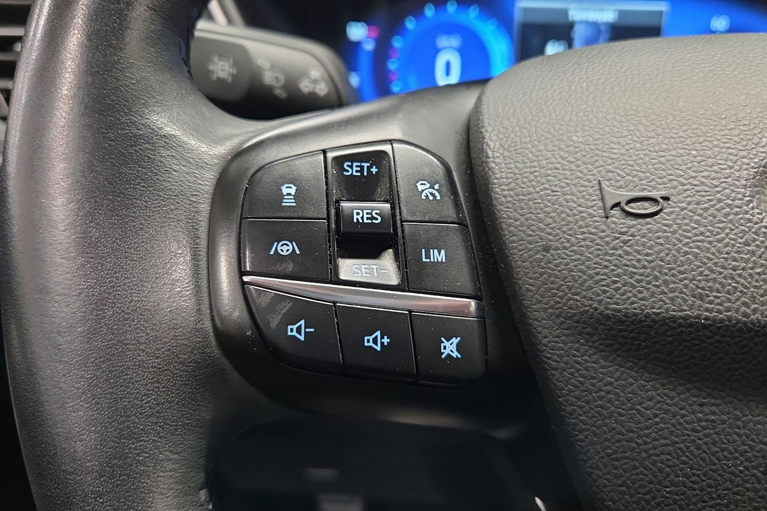 musta Ford Kuga 2021 kuva 15.