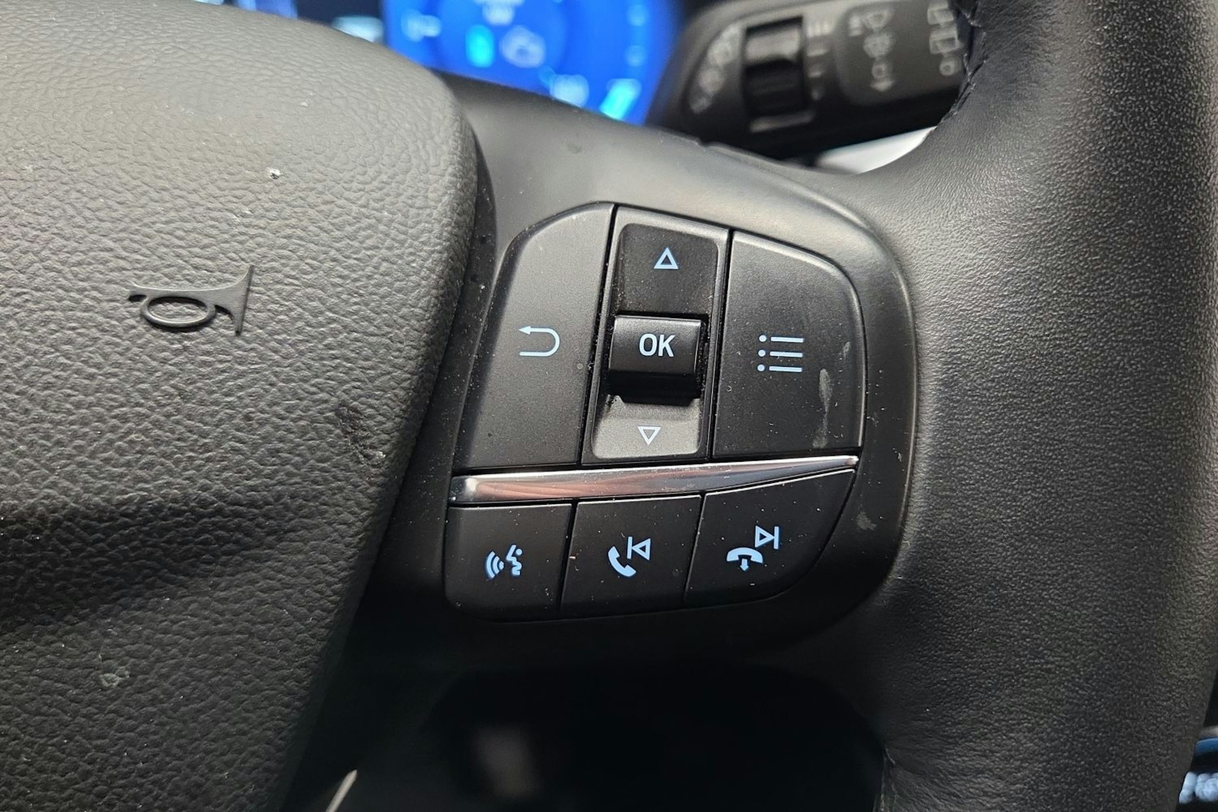 musta Ford Kuga 2021 kuva 16.