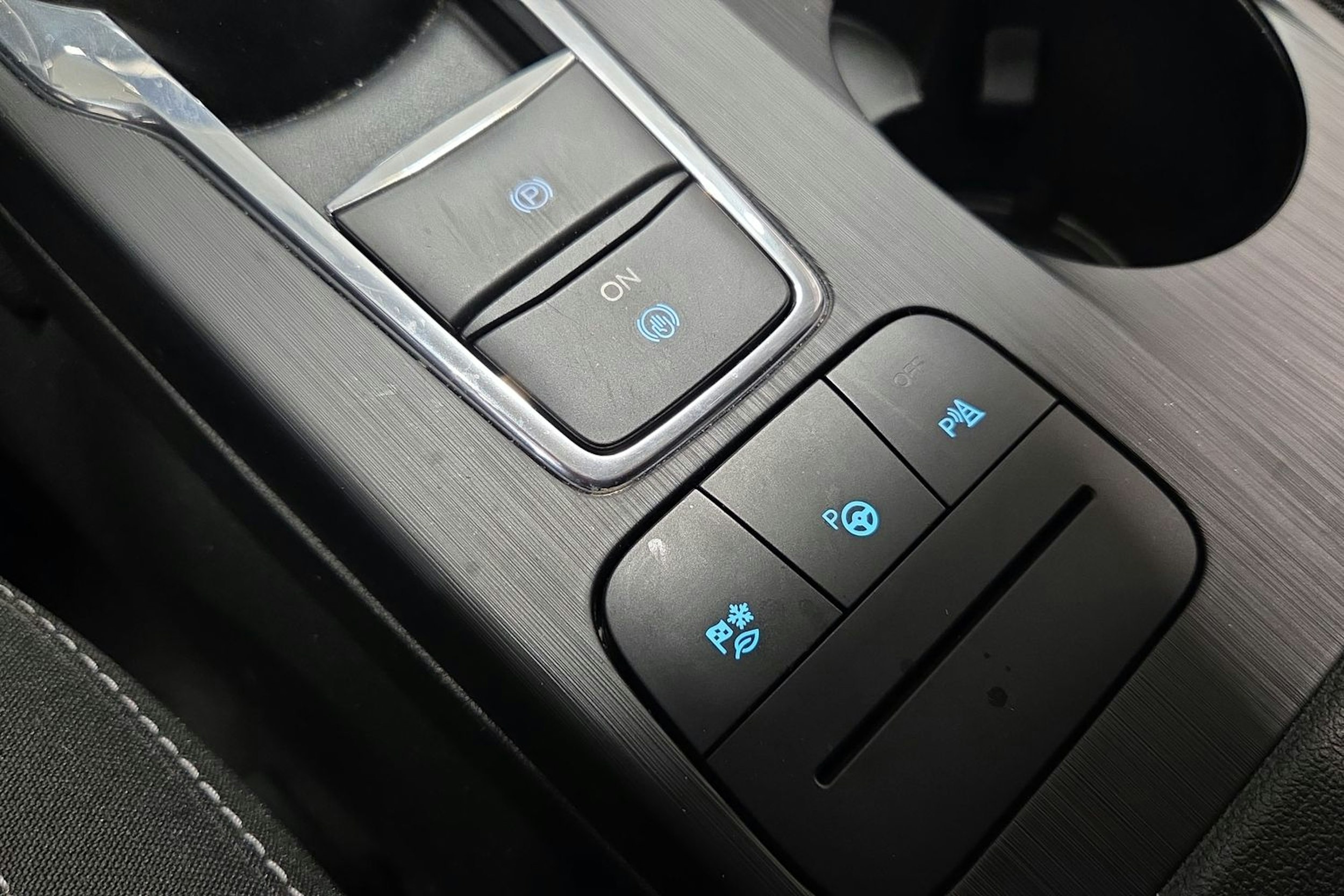 musta Ford Kuga 2021 kuva 22.