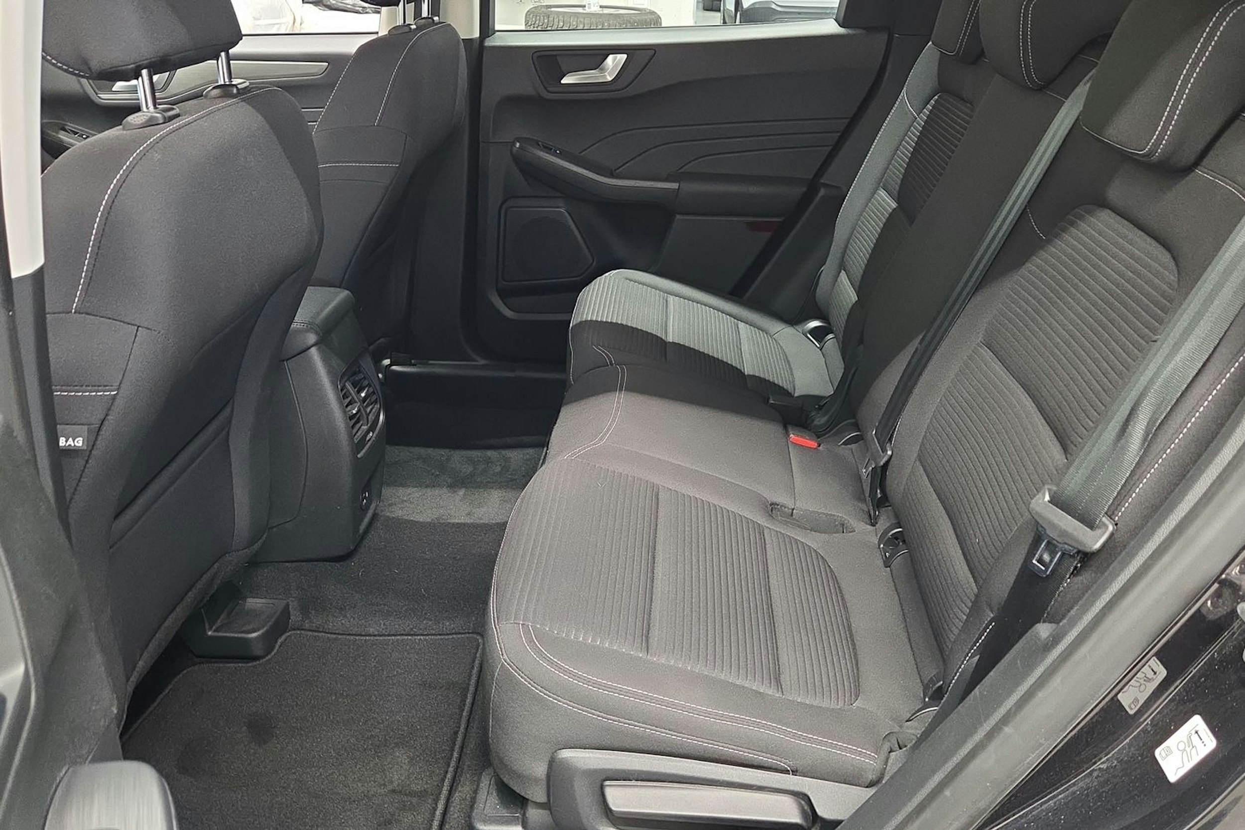 musta Ford Kuga 2021 kuva 24.