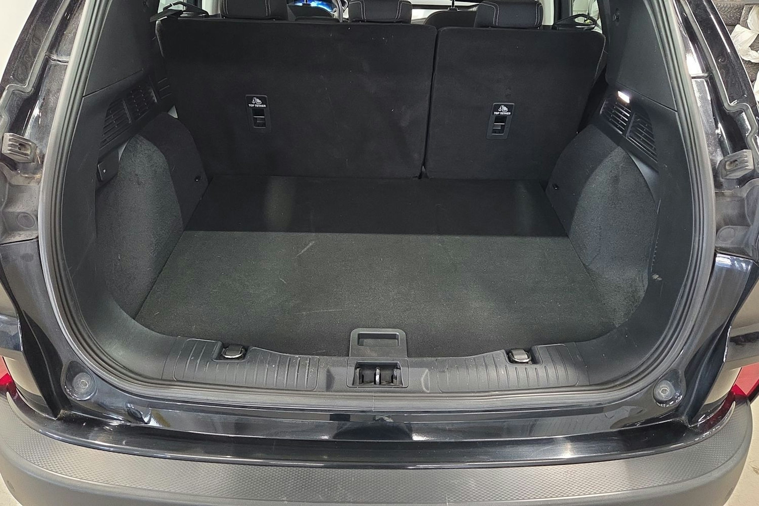 musta Ford Kuga 2021 kuva 25.