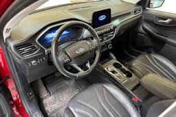 punainen Ford Kuga 2022 kuva 3.