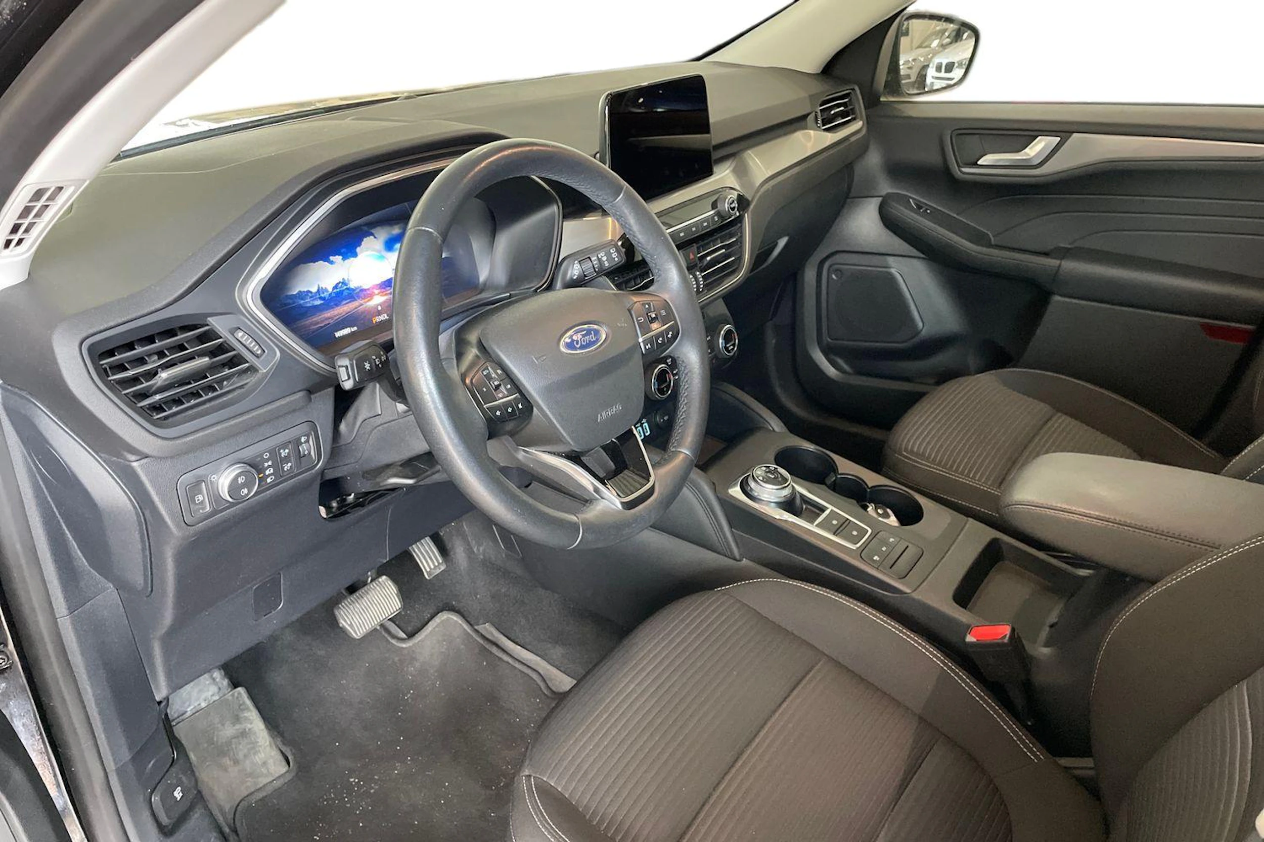 musta Ford Kuga 2021 kuva 3.
