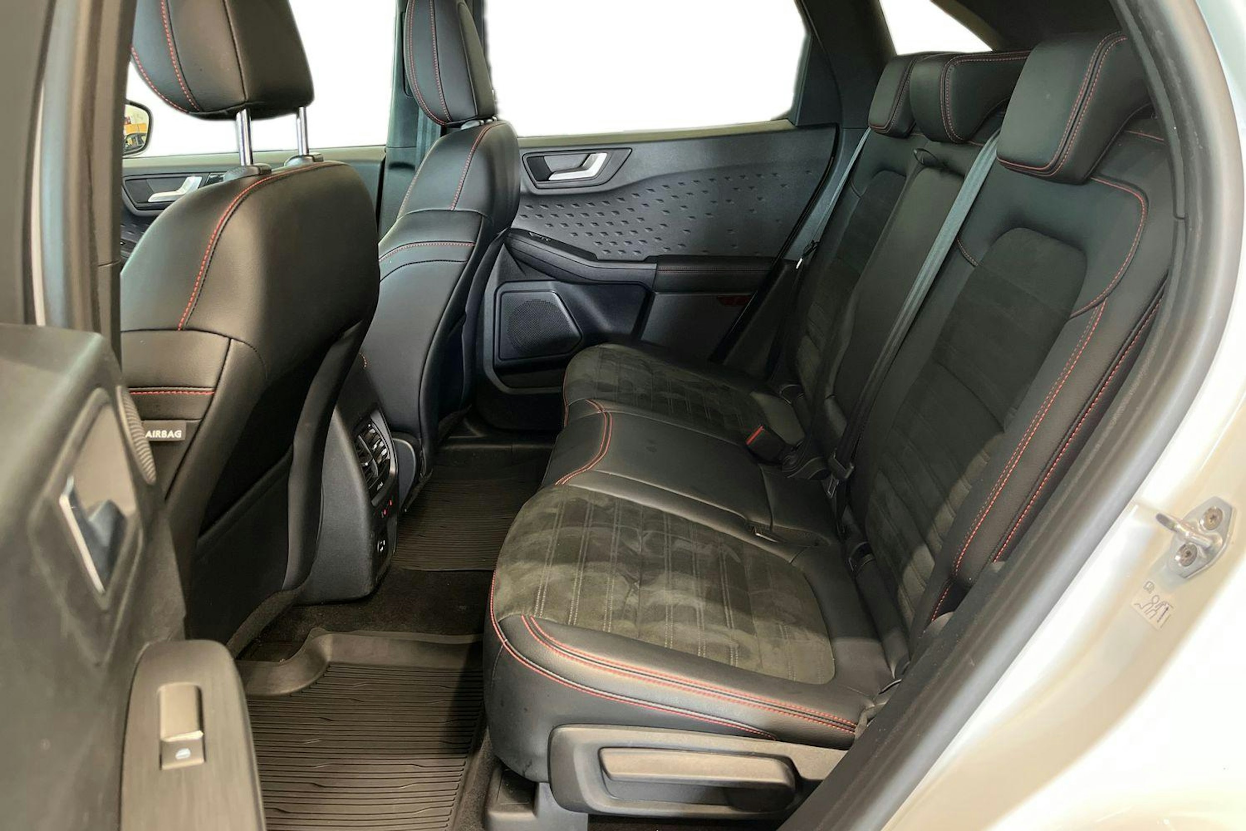 valkoinen Ford Kuga 2021 kuva 10.