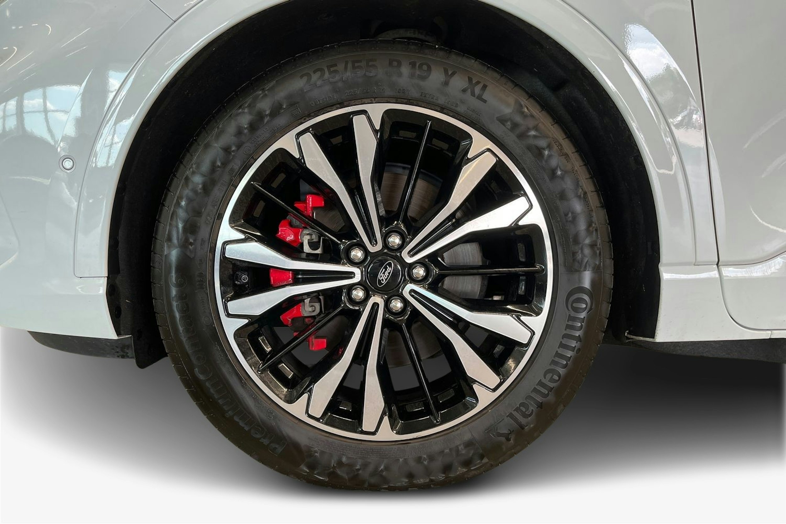 valkoinen Ford Kuga 2021 kuva 11.