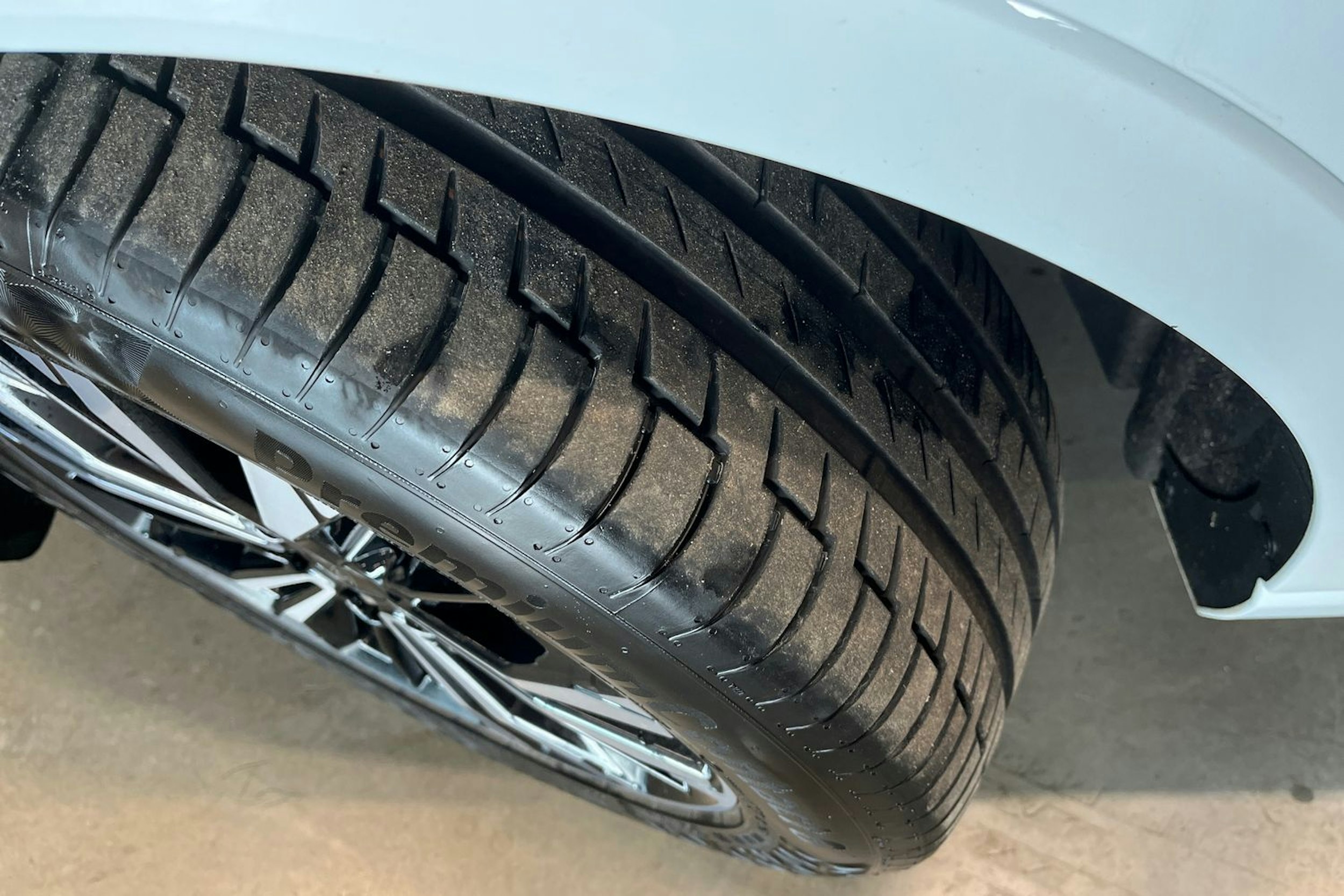 valkoinen Ford Kuga 2021 kuva 13.
