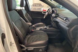 valkoinen Ford Kuga 2021 kuva 15.