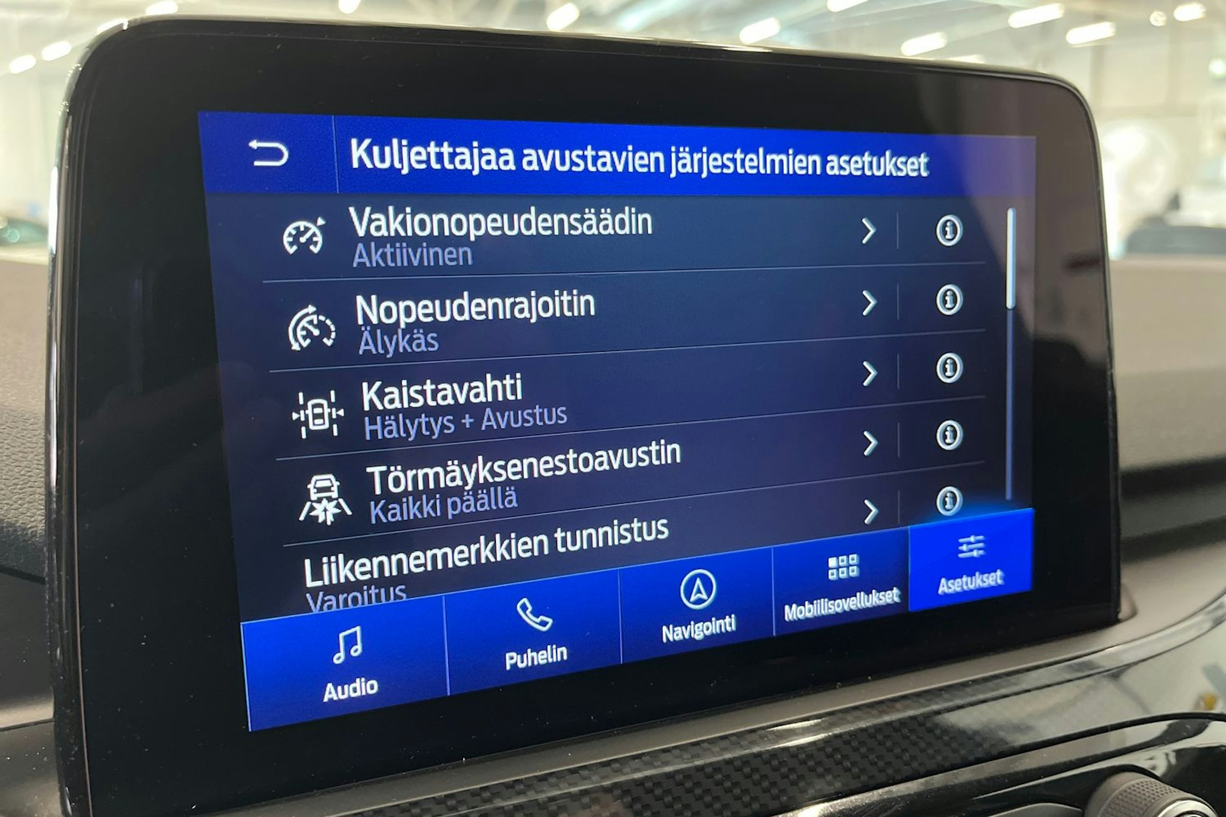 valkoinen Ford Kuga 2021 kuva 25.