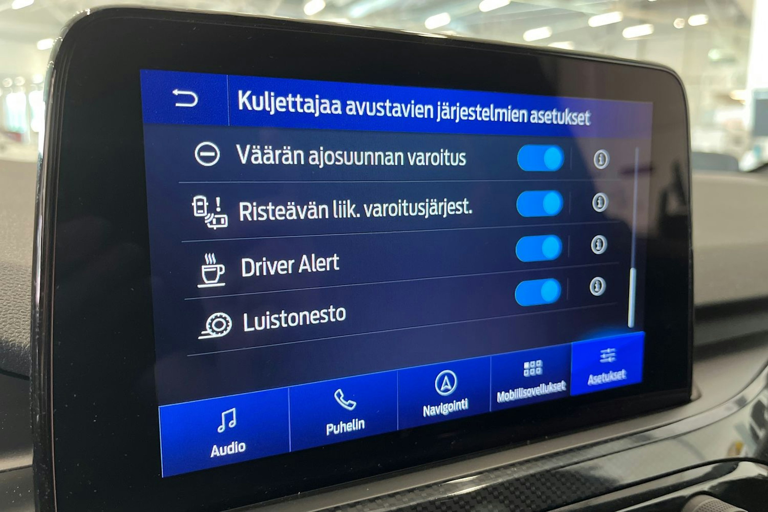 valkoinen Ford Kuga 2021 kuva 27.