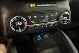 valkoinen Ford Kuga 2021 kuva 28.