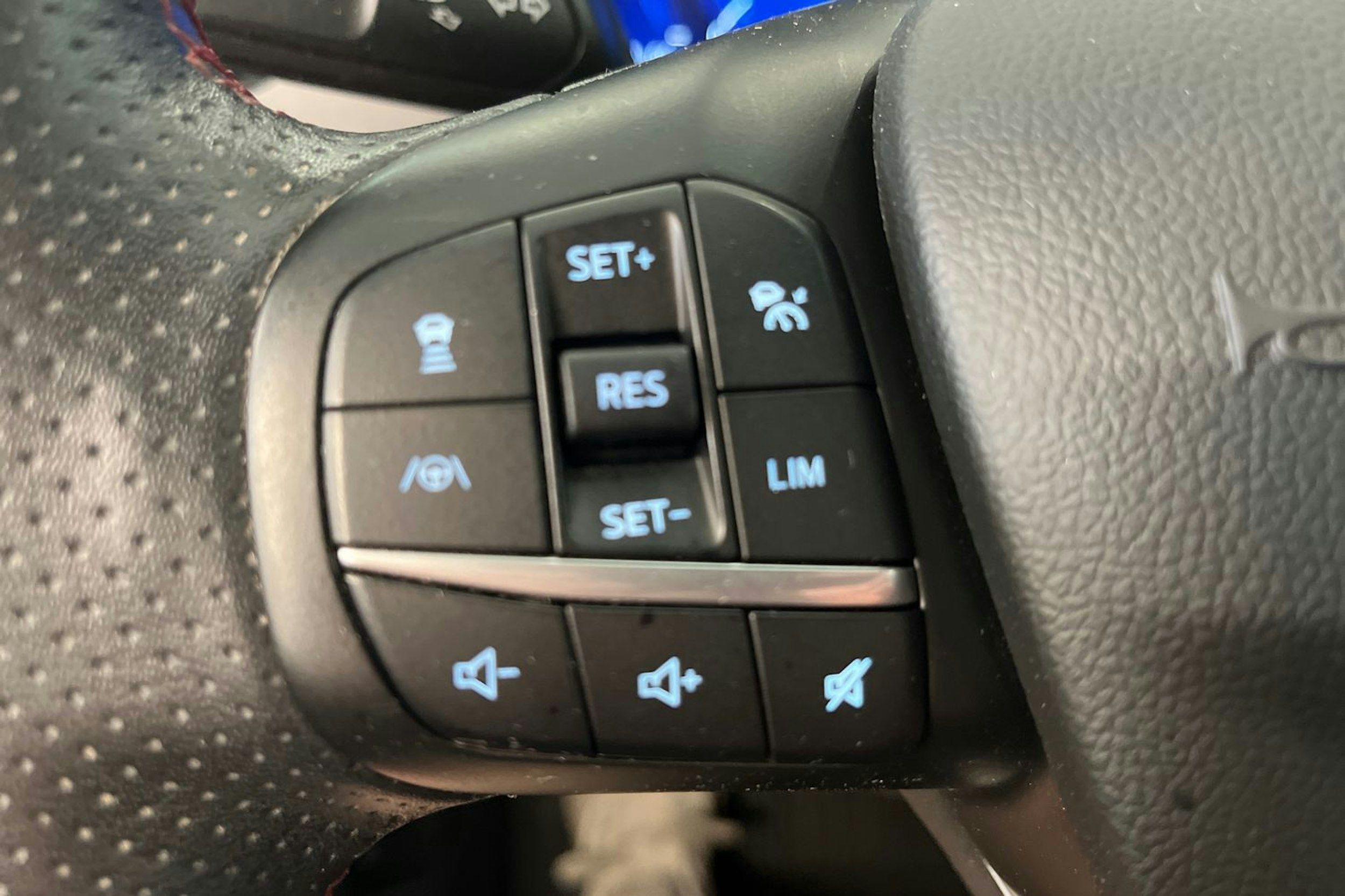 valkoinen Ford Kuga 2021 kuva 31.