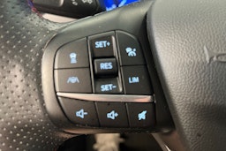 valkoinen Ford Kuga 2021 kuva 31.