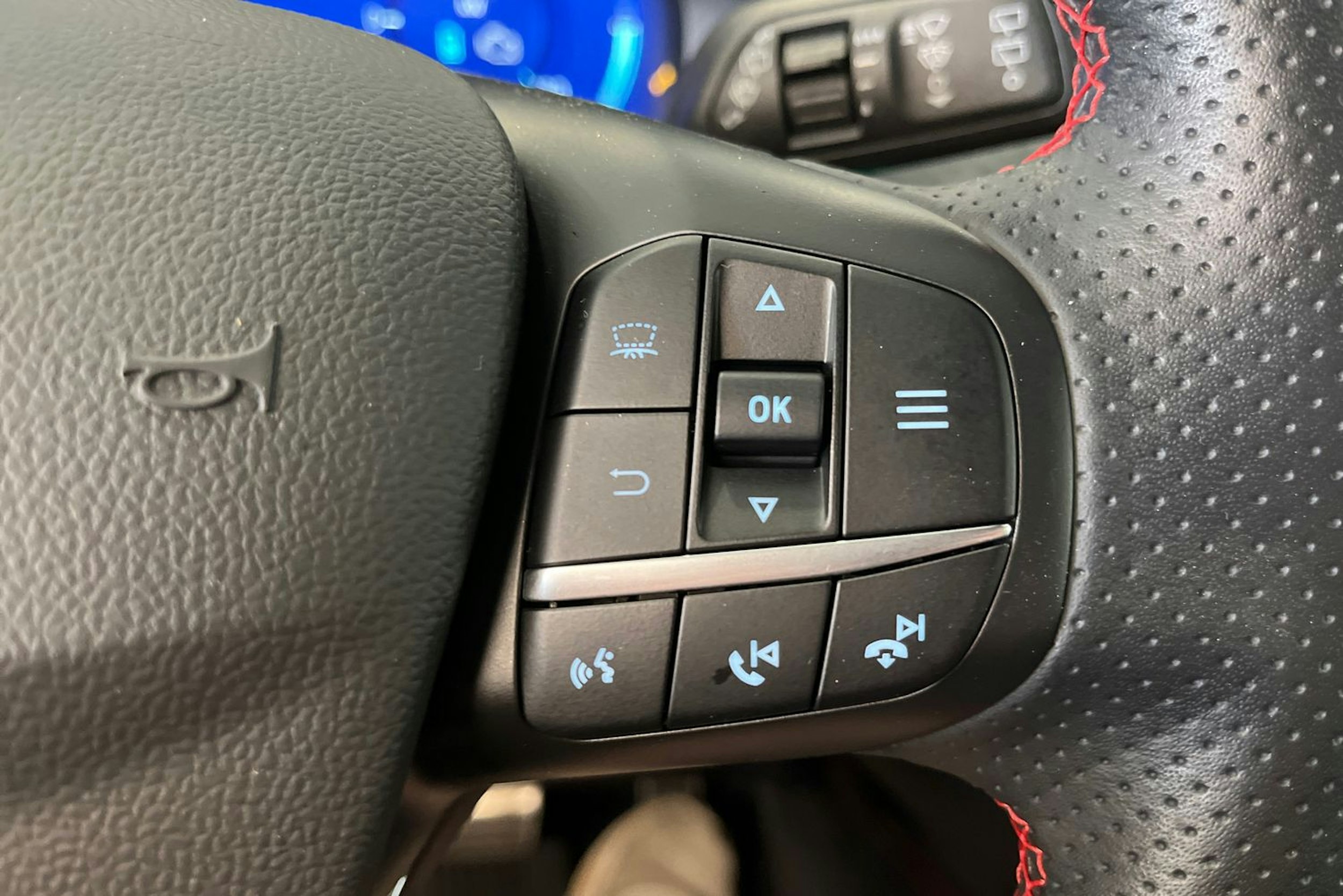 valkoinen Ford Kuga 2021 kuva 32.