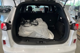 valkoinen Ford Kuga 2021 kuva 35.