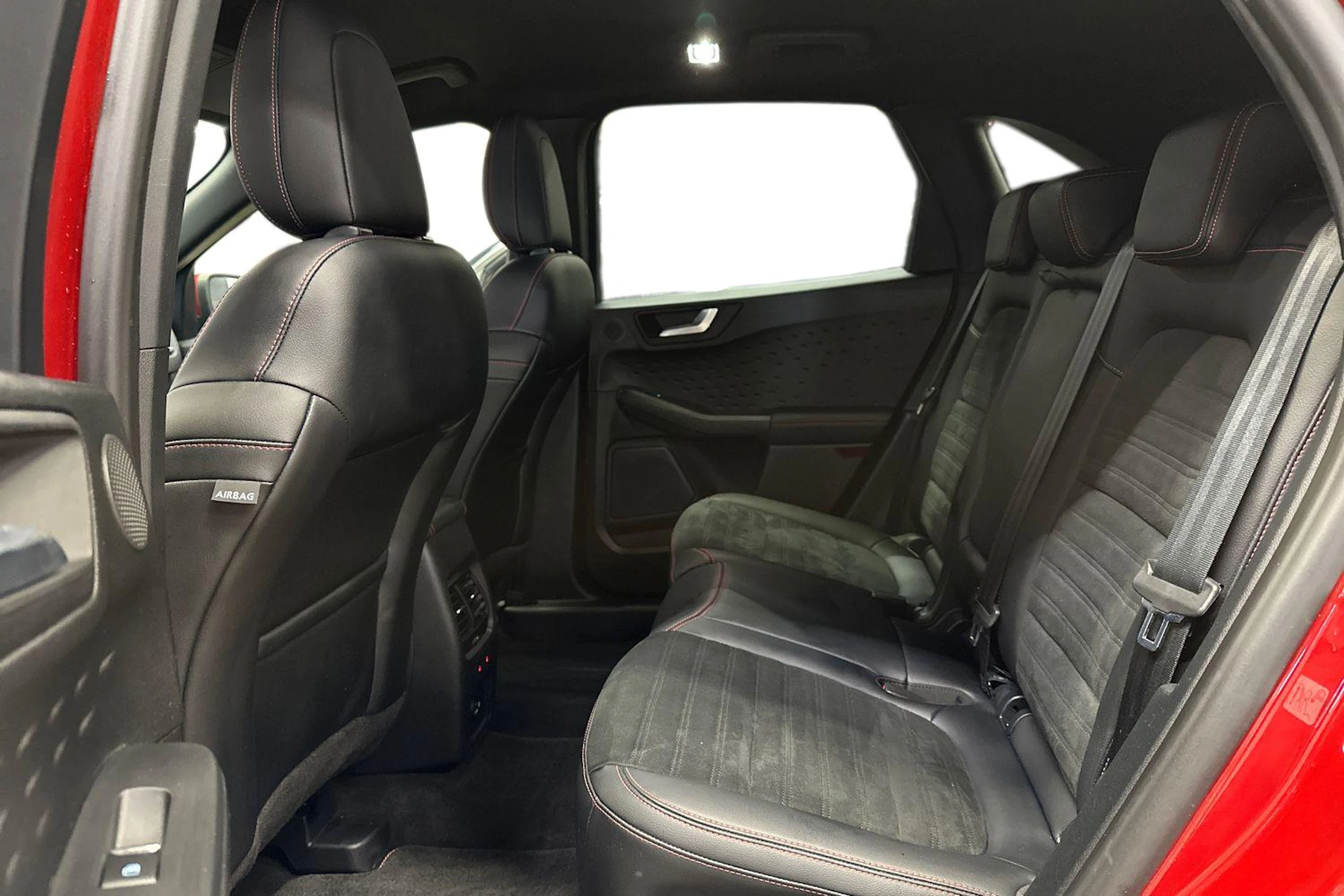 punainen Ford Kuga 2021 kuva 8.