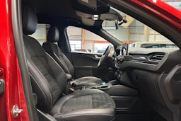 punainen Ford Kuga 2021 kuva 11.