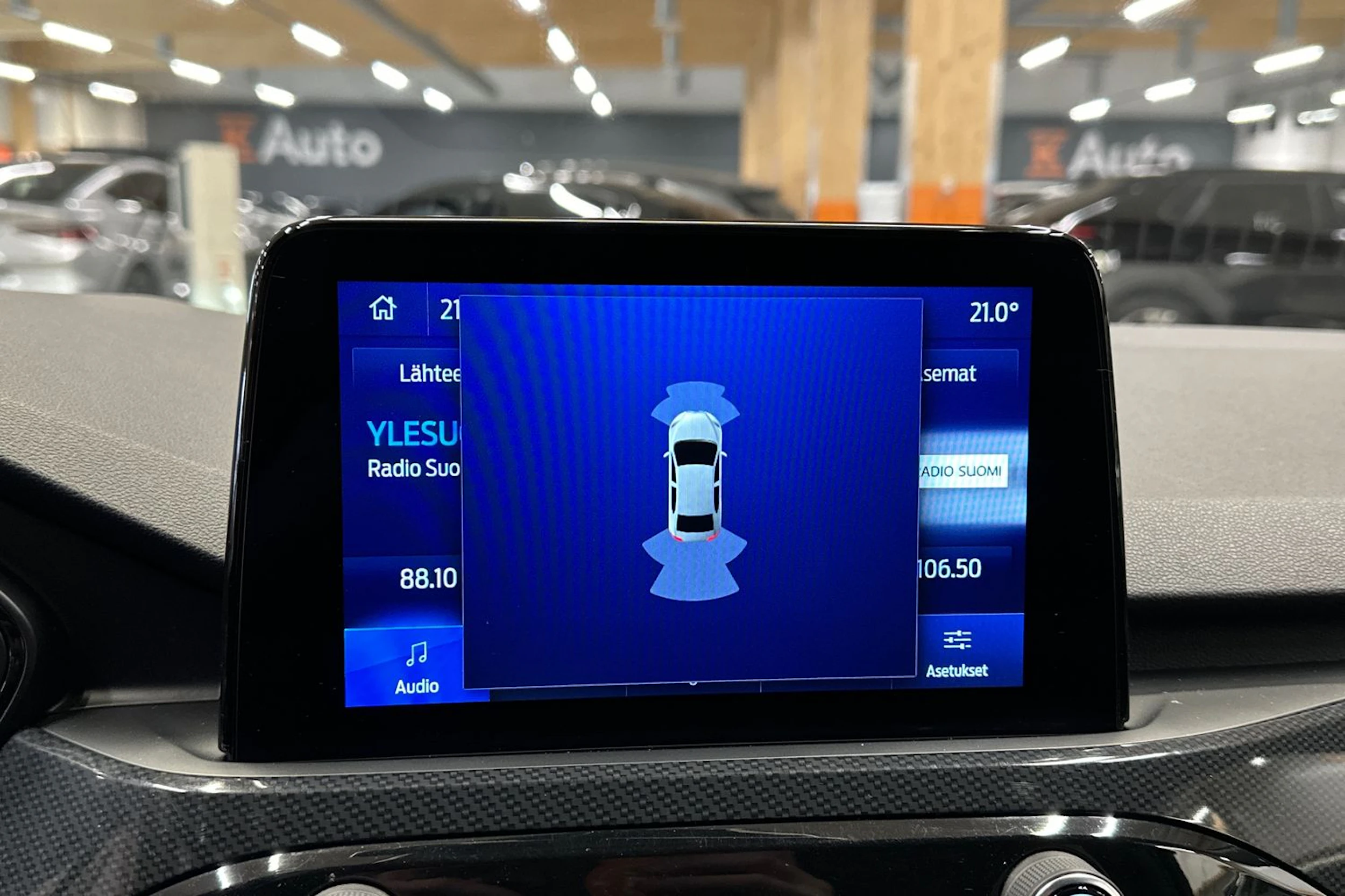 punainen Ford Kuga 2021 kuva 15.